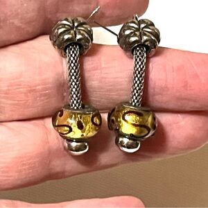 Art Glass Bead Dangle Pierced Earrings Silvertone Flower Bead Woven Wire Cable